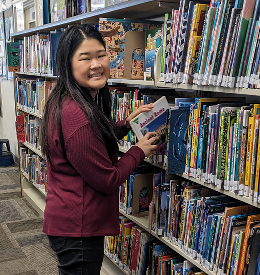 Teen volunteer organizing 2