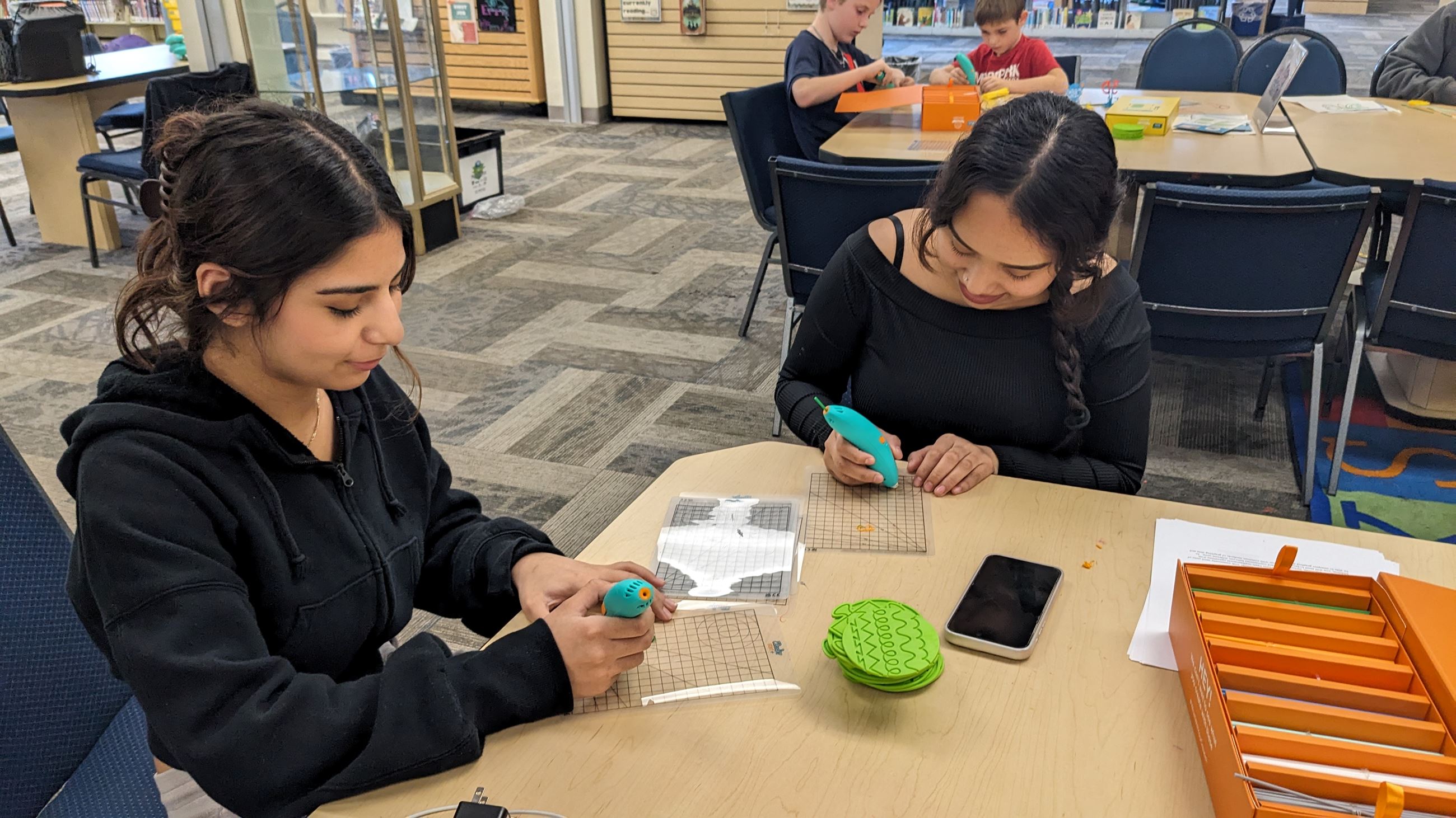 Teen volunteers crafty teens 1